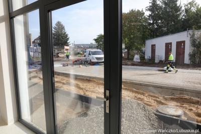 Budowa nowego Pawilonu Rehabilitacyjnego w Lubuskim Centrum Ortopedii w Świebodzinie jest na finiszu. W środę 11 października 2023 r. lecznica otrzymała dodatkowe wsparcie – 3,3 mln zł z funduszy europejskich.
