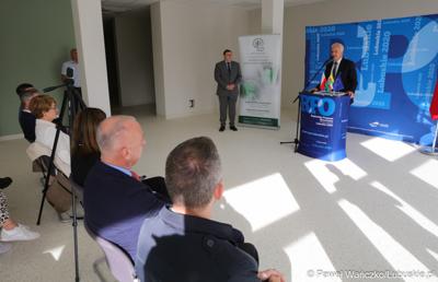 Budowa nowego Pawilonu Rehabilitacyjnego w Lubuskim Centrum Ortopedii w Świebodzinie jest na finiszu. W środę 11 października 2023 r. lecznica otrzymała dodatkowe wsparcie – 3,3 mln zł z funduszy europejskich.
