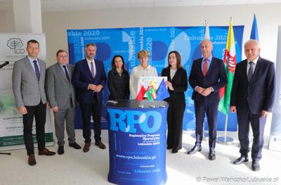 Budowa nowego Pawilonu Rehabilitacyjnego w Lubuskim Centrum Ortopedii w Świebodzinie jest na finiszu. W środę 11 października 2023 r. lecznica otrzymała dodatkowe wsparcie – 3,3 mln zł z funduszy europejskich.
