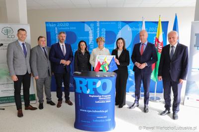 Budowa nowego Pawilonu Rehabilitacyjnego w Lubuskim Centrum Ortopedii w Świebodzinie jest na finiszu. W środę 11 października 2023 r. lecznica otrzymała dodatkowe wsparcie – 3,3 mln zł z funduszy europejskich.
