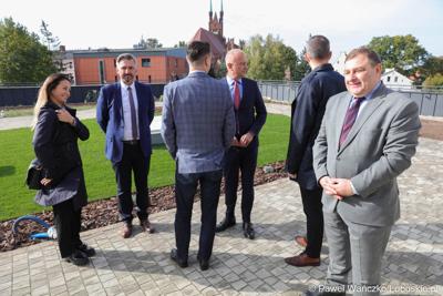 Budowa nowego Pawilonu Rehabilitacyjnego w Lubuskim Centrum Ortopedii w Świebodzinie jest na finiszu. W środę 11 października 2023 r. lecznica otrzymała dodatkowe wsparcie – 3,3 mln zł z funduszy europejskich.
