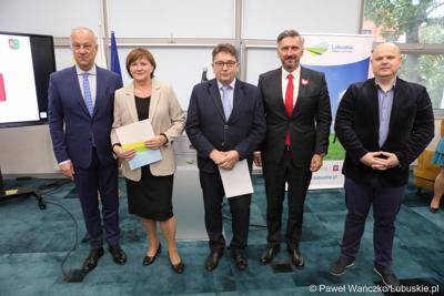 750 tys. zł przeznaczył Zarząd Województwa Lubuskiego dla jednostek Ochotniczych Straży Pożarnych, które brały udział w akcji gaśniczej hali z odpadami w zielonogórskim Przylepie.