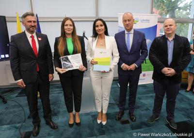 750 tys. zł przeznaczył Zarząd Województwa Lubuskiego dla jednostek Ochotniczych Straży Pożarnych, które brały udział w akcji gaśniczej hali z odpadami w zielonogórskim Przylepie.