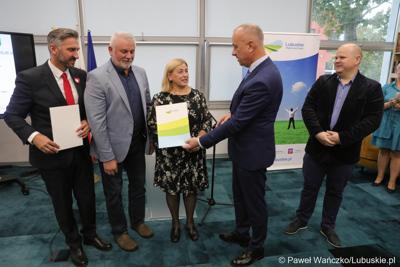 750 tys. zł przeznaczył Zarząd Województwa Lubuskiego dla jednostek Ochotniczych Straży Pożarnych, które brały udział w akcji gaśniczej hali z odpadami w zielonogórskim Przylepie.