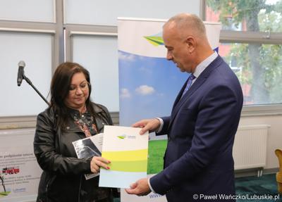 750 tys. zł przeznaczył Zarząd Województwa Lubuskiego dla jednostek Ochotniczych Straży Pożarnych, które brały udział w akcji gaśniczej hali z odpadami w zielonogórskim Przylepie.