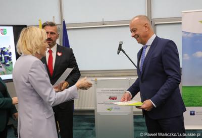 750 tys. zł przeznaczył Zarząd Województwa Lubuskiego dla jednostek Ochotniczych Straży Pożarnych, które brały udział w akcji gaśniczej hali z odpadami w zielonogórskim Przylepie.