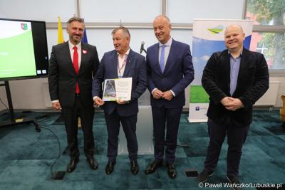 750 tys. zł przeznaczył Zarząd Województwa Lubuskiego dla jednostek Ochotniczych Straży Pożarnych, które brały udział w akcji gaśniczej hali z odpadami w zielonogórskim Przylepie.