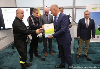 750 tys. zł przeznaczył Zarząd Województwa Lubuskiego dla jednostek Ochotniczych Straży Pożarnych, które brały udział w akcji gaśniczej hali z odpadami w zielonogórskim Przylepie.