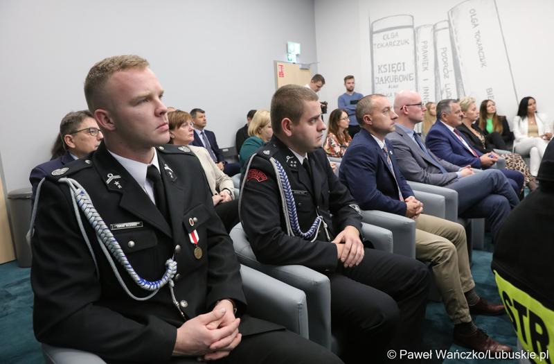 750 tys. zł przeznaczył Zarząd Województwa Lubuskiego dla jednostek Ochotniczych Straży Pożarnych, które brały udział w akcji gaśniczej hali z odpadami w zielonogórskim Przylepie.