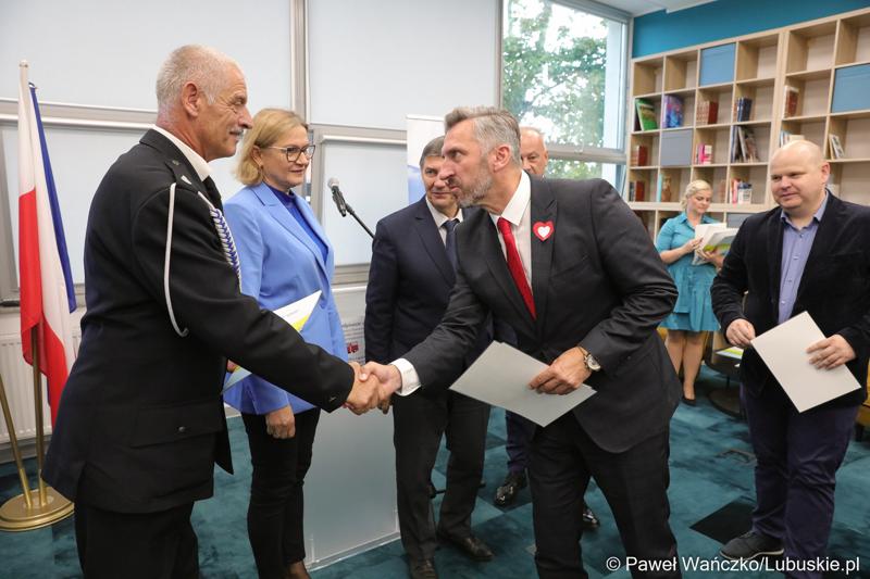 750 tys. zł przeznaczył Zarząd Województwa Lubuskiego dla jednostek Ochotniczych Straży Pożarnych, które brały udział w akcji gaśniczej hali z odpadami w zielonogórskim Przylepie.