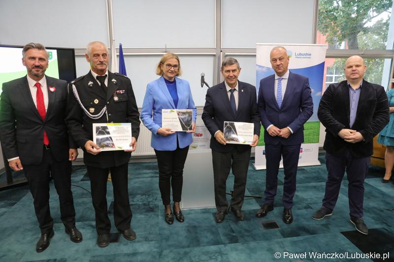 750 tys. zł przeznaczył Zarząd Województwa Lubuskiego dla jednostek Ochotniczych Straży Pożarnych, które brały udział w akcji gaśniczej hali z odpadami w zielonogórskim Przylepie.