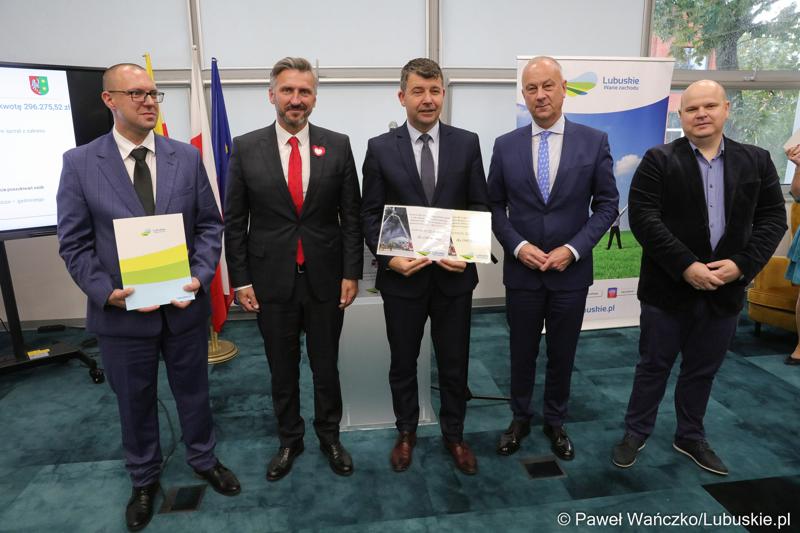750 tys. zł przeznaczył Zarząd Województwa Lubuskiego dla jednostek Ochotniczych Straży Pożarnych, które brały udział w akcji gaśniczej hali z odpadami w zielonogórskim Przylepie.