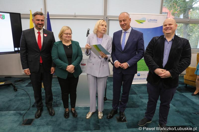 750 tys. zł przeznaczył Zarząd Województwa Lubuskiego dla jednostek Ochotniczych Straży Pożarnych, które brały udział w akcji gaśniczej hali z odpadami w zielonogórskim Przylepie.