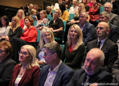 Uczestnicy Gali Finałowej konkursu „Fundusze Europejskie warte zachodu” w Regionalnym Centrum Animacji Kultury w Zielonej Górze 