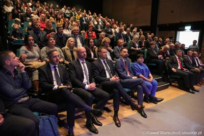 Uczestnicy Gali Finałowej konkursu „Fundusze Europejskie warte zachodu” w Regionalnym Centrum Animacji Kultury w Zielonej Górze 