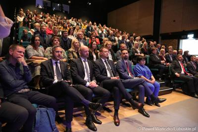 Uczestnicy Gali Finałowej konkursu „Fundusze Europejskie warte zachodu” w Regionalnym Centrum Animacji Kultury w Zielonej Górze 