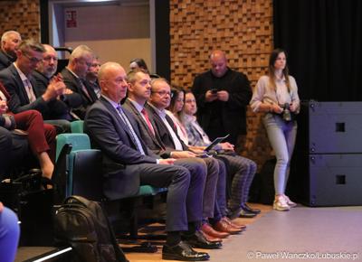 Uczestnicy Gali Finałowej konkursu „Fundusze Europejskie warte zachodu” w Regionalnym Centrum Animacji Kultury w Zielonej Górze 