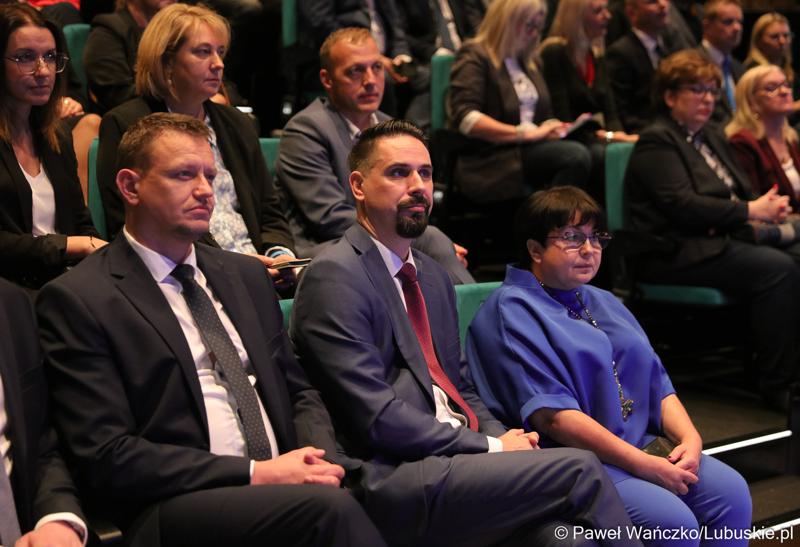 Uczestnicy Gali Finałowej konkursu „Fundusze Europejskie warte zachodu” w Regionalnym Centrum Animacji Kultury w Zielonej Górze
