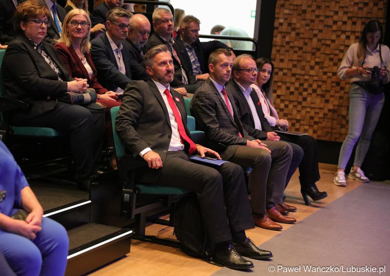 Uczestnicy Gali Finałowej konkursu „Fundusze Europejskie warte zachodu” w Regionalnym Centrum Animacji Kultury w Zielonej Górze