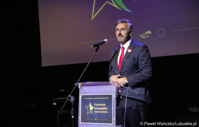 Poseł na Sejm RPO Waldemar Sługocki  przemawia podczas Gali Finałowej konkursu „Fundusze Europejskie warte zachodu” w Regionalnym Centrum Animacji Kultury w Zielonej Górze