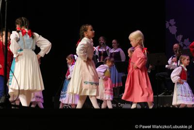 Występ Lubuskiego Zespołu Pieśni i Tańca w Lubuskim Teatrze 