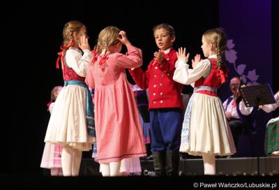 Występ Lubuskiego Zespołu Pieśni i Tańca w Lubuskim Teatrze 