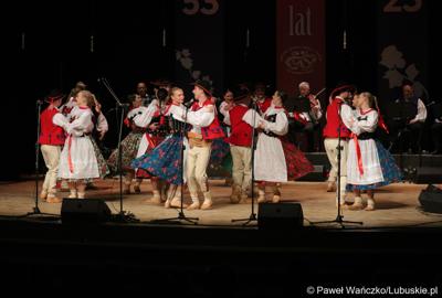Występ Lubuskiego Zespołu Pieśni i Tańca w Lubuskim Teatrze 