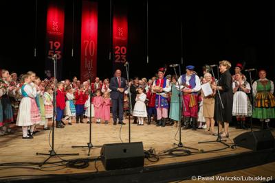 Marszałek Elżbieta Anna Polak i Wicemarszałek Stanisław Tomczyszyn podczas Jubileuszu Lubuskiego Zespołu Pieśni i Tańca w Lubuskim Teatrze
