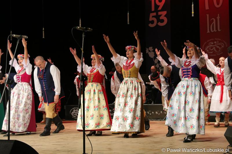 Występ Lubuskiego Zespołu Pieśni i Tańca w Lubuskim Teatrze