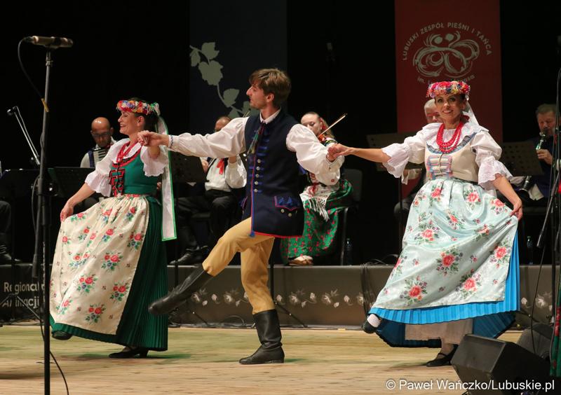Występ Lubuskiego Zespołu Pieśni i Tańca w Lubuskim Teatrze
