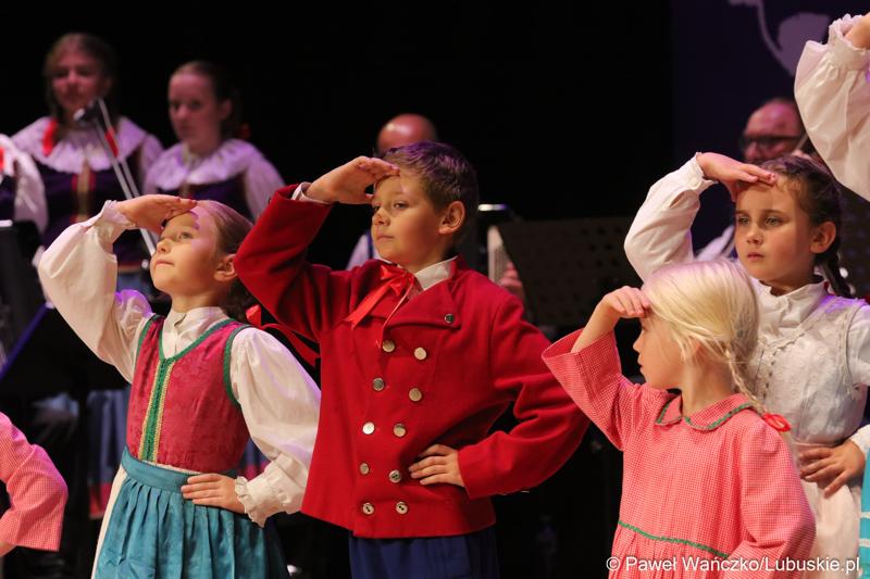 Występ Lubuskiego Zespołu Pieśni i Tańca w Lubuskim Teatrze