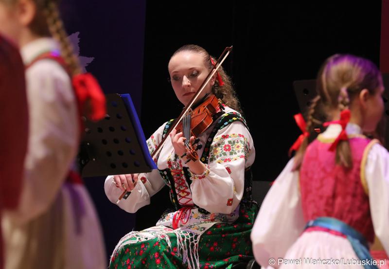 Występ Lubuskiego Zespołu Pieśni i Tańca w Lubuskim Teatrze