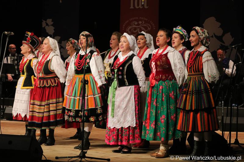 Występ Lubuskiego Zespołu Pieśni i Tańca w Lubuskim Teatrze