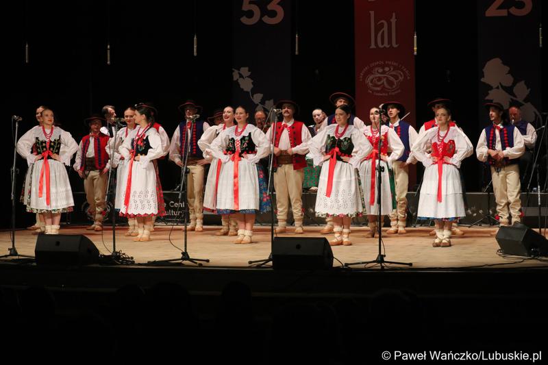 Występ Lubuskiego Zespołu Pieśni i Tańca w Lubuskim Teatrze