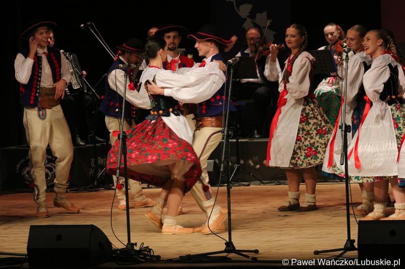 Występ Lubuskiego Zespołu Pieśni i Tańca w Lubuskim Teatrze