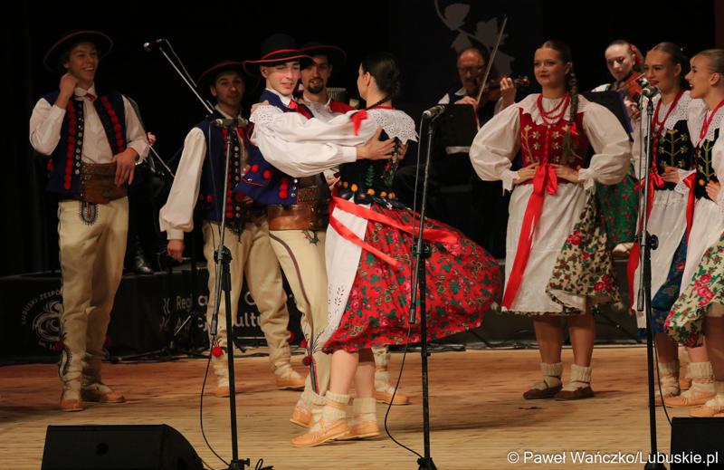 Występ Lubuskiego Zespołu Pieśni i Tańca w Lubuskim Teatrze