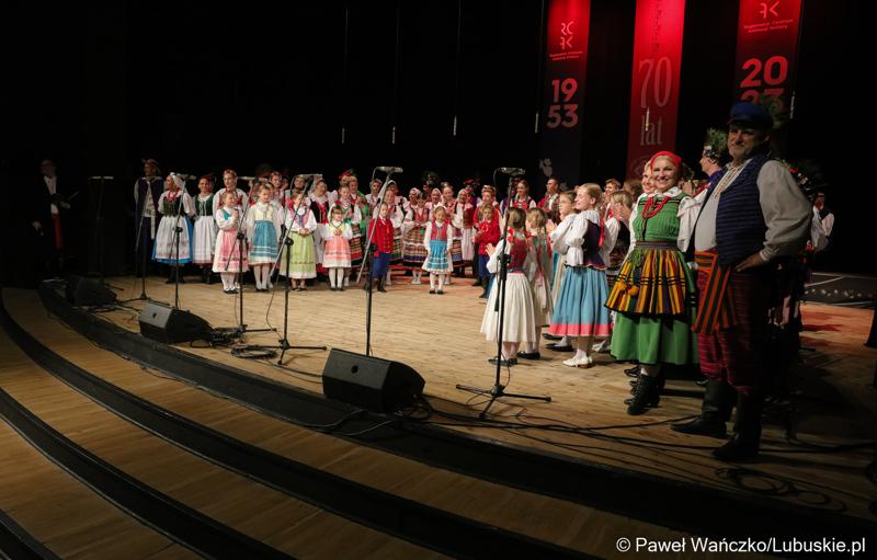 Występ Lubuskiego Zespołu Pieśni i Tańca w Lubuskim Teatrze