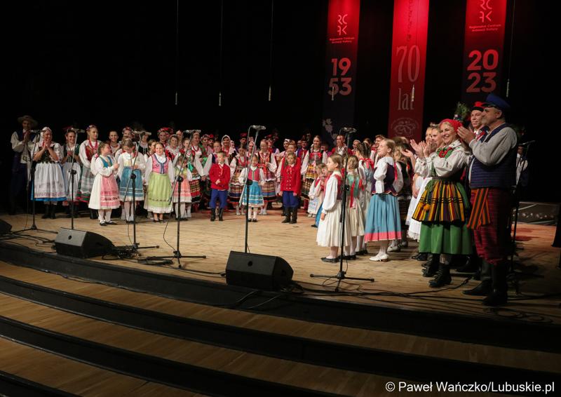 Występ Lubuskiego Zespołu Pieśni i Tańca w Lubuskim Teatrze