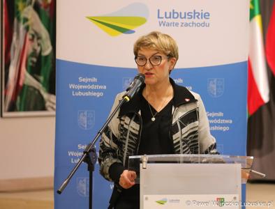 Marszałek Elżbieta Anna Polak na Sesji Sejmiku Województwa Lubuskiego 13 października 2023 r. informuje o swojej rezygnacji ze stanowiska marszałka woj. lubuskiego.