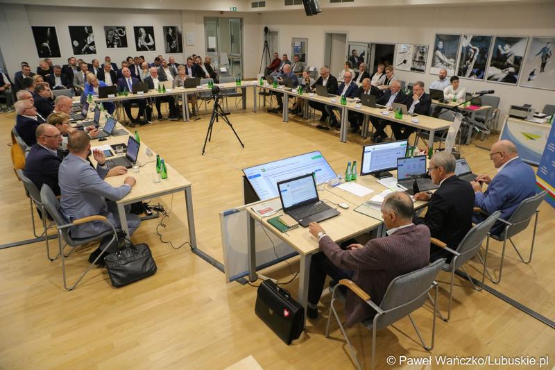Uczestnicy Sesji Sejmiku Województwa Lubuskiego 13 października 2023 r.