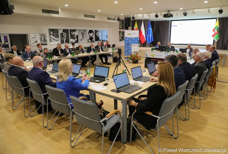 Uczestnicy Sesji Sejmiku Województwa Lubuskiego 13 października 2023 r.