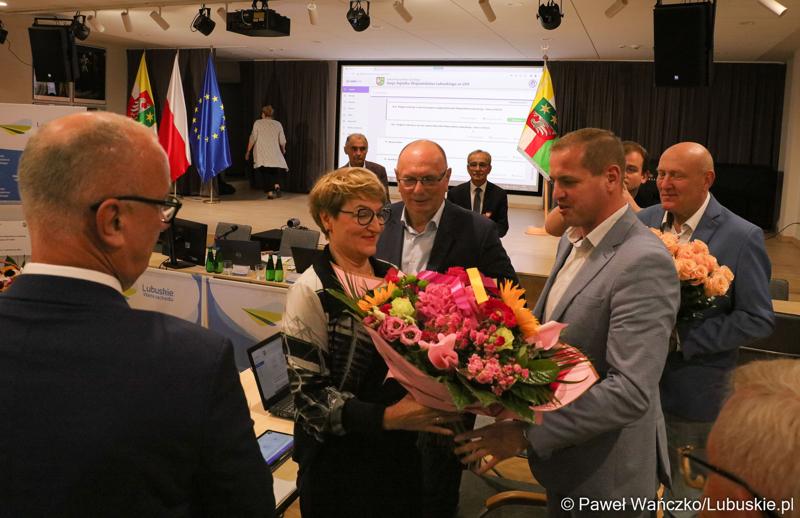 Podczas piątkowej, 13 października 2023 r., sesji Sejmiku Województwa Lubuskiego Elżbieta Anna Polak złożyła rezygnację z funkcji marszałka. Nowym marszałkiem został Marcin Jabłoński.