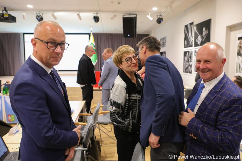 Podczas piątkowej, 13 października 2023 r., sesji Sejmiku Województwa Lubuskiego Elżbieta Anna Polak złożyła rezygnację z funkcji marszałka. Nowym marszałkiem został Marcin Jabłoński.