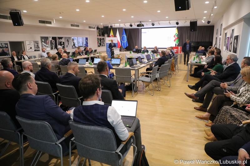 Uczestnicy Sesji Sejmiku Województwa Lubuskiego 13 października 2023 r.