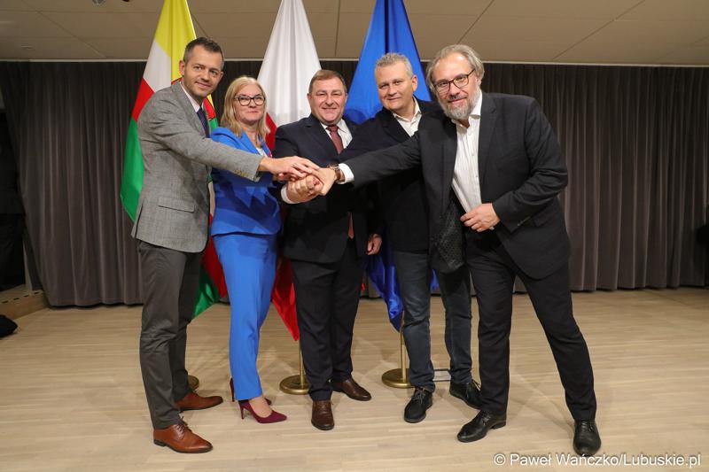 Od lewej: Daniel Roguski, Małgorzata Paluch-Słowińska, Grzegorz Potęga, Mariusz Stokłosa i Wojciech Olszewski