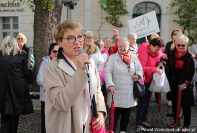 Marszałek Elżbieta Anna Polak rozpoczyna Różowy Marsz w Zielonej Górze