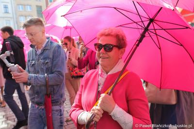 Uczestnicy Różowego Marszu w Zielonej Górze