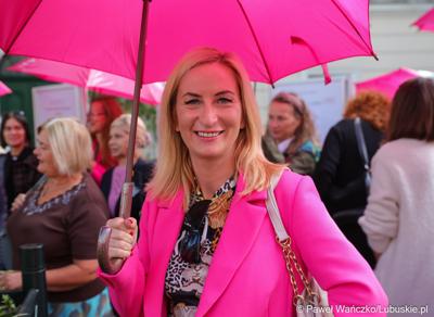 Uczestniczka Różowego Marszu w Zielonej Górze