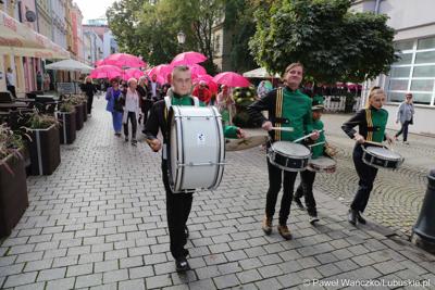 Uczestnicy Różowego Marszu w Zielonej Górze