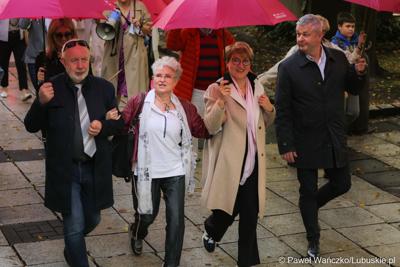 Uczestnicy Różowego Marszu w Zielonej Górze